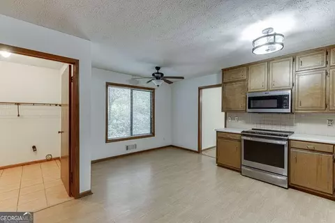 2900 Hadrian Dr, Snellville, GA 30078