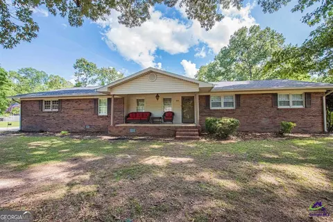 1004 Oak Ridge Dr, Byron, GA 31008