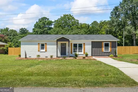 329 NE Oak Dr, Social Circle, GA 30025