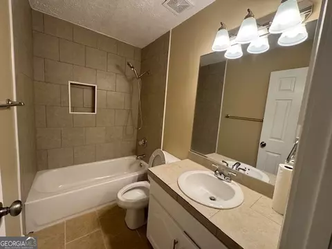 Bath - 310 Cumberland Dr, Lagrange, GA 30240 photo 1 of 1