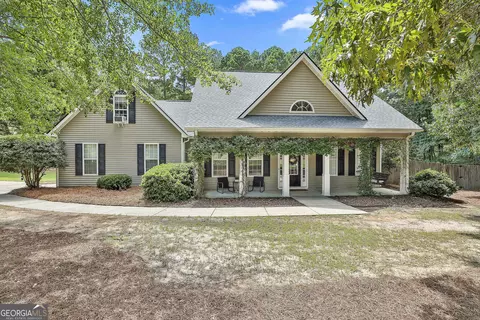 401 Bellway Ct, Tyrone, GA 30290