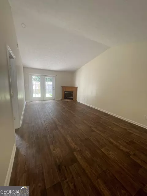Living - 105 Clara Jean Ct, Lagrange, GA 30241 photo 2 of 4