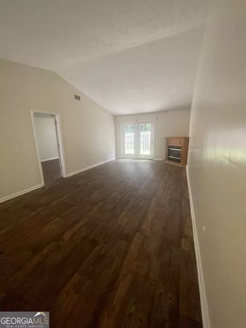 Living - 105 Clara Jean Ct, Lagrange, GA 30241 photo 3 of 4