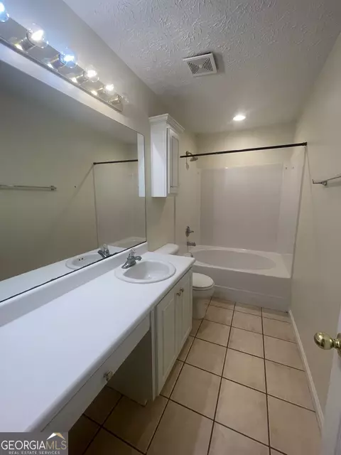 Bath - 105 Clara Jean Ct, Lagrange, GA 30241 photo 2 of 4