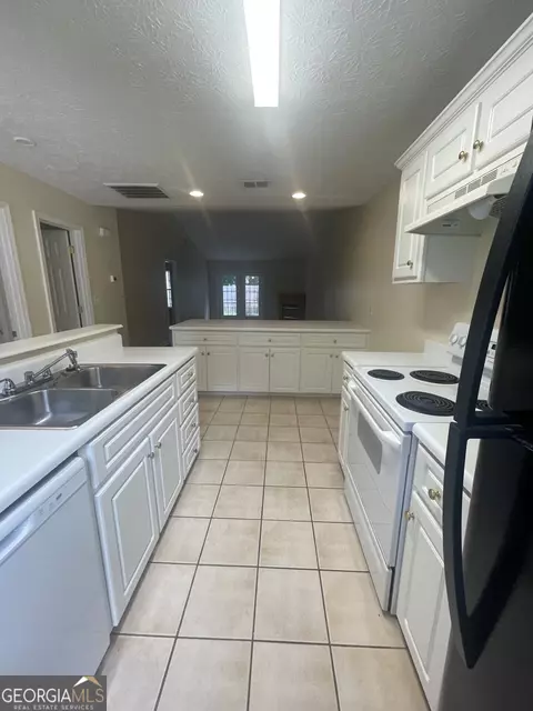 Kitchen - 105 Clara Jean Ct, Lagrange, GA 30241 photo 5 of 5