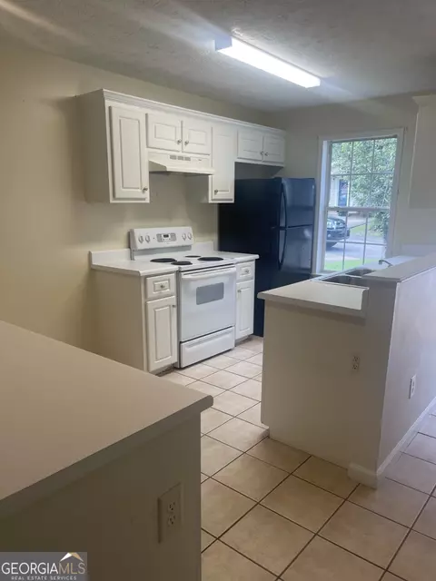 Kitchen - 105 Clara Jean Ct, Lagrange, GA 30241 photo 3 of 5
