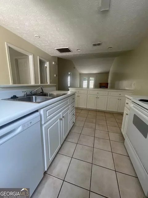 Kitchen - 105 Clara Jean Ct, Lagrange, GA 30241 photo 2 of 5