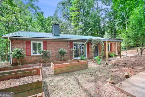 1134 Country Club Rd, Newnan, GA 30263