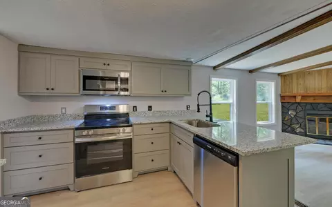 Kitchen - 53 Yonah Dam Rd, Toccoa, GA 30577 photo 2 of 4