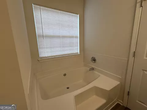 Bath - 6264 Lakeview Ct, Rex, GA 30273 photo 2 of 3