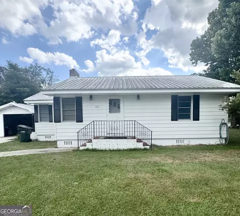 120 James St, Reidsville, GA 30453