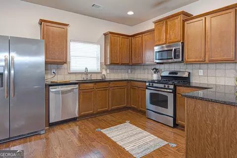 Kitchen - 239 River Meadow Dr, Lagrange, GA 30241 photo 2 of 4