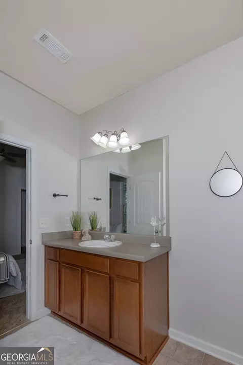 Bath - 239 River Meadow Dr, Lagrange, GA 30241 photo 2 of 2