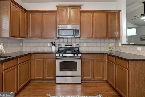 Kitchen - 239 River Meadow Dr, Lagrange, GA 30241 photo 3 of 4