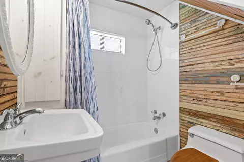 Bath - 282 E Second St, Blue Ridge, GA 30513 photo 1 of 2