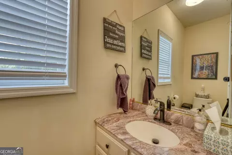 Bath - 266 E Wright Rd, Blairsville, GA 30512 photo 4 of 6