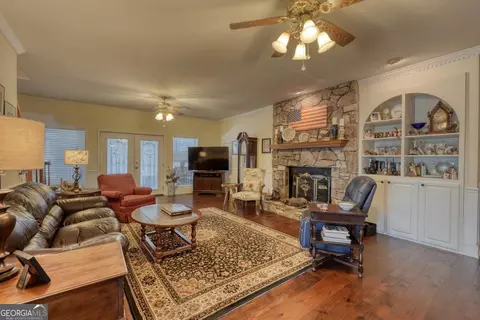 Living - 266 E Wright Rd, Blairsville, GA 30512 photo 1 of 3