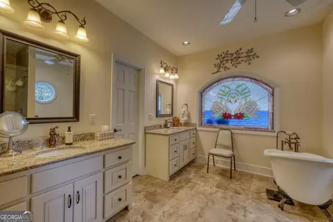 Bath - 266 E Wright Rd, Blairsville, GA 30512 photo 1 of 6