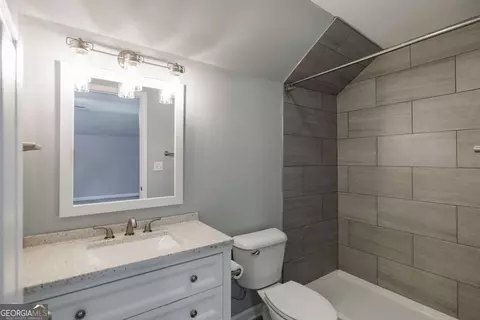 Bath - 2249 Cluster Ln, Grayson, GA 30017 photo 5 of 5