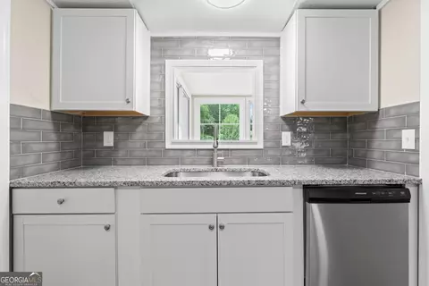 Kitchen - 166 James Dr, Hampton, GA 30228 photo 3 of 4