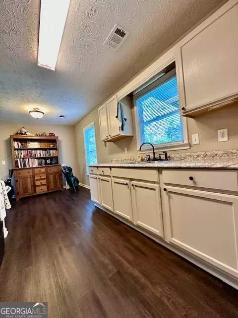 Kitchen - 2966 Upper Big Springs Rd, Lagrange, GA 30241 photo 2 of 4