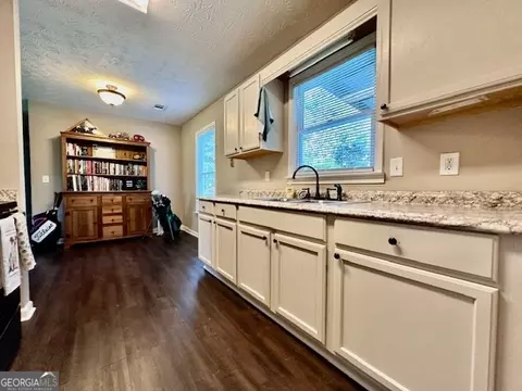 Kitchen - 2966 Upper Big Springs Rd, Lagrange, GA 30241 photo 3 of 4