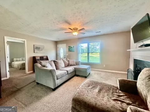Living - 2966 Upper Big Springs Rd, Lagrange, GA 30241 photo 2 of 5