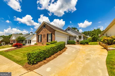 180 Woodgate Dr, Fayetteville, GA 30214