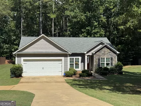 135 Amhurst Dr, West Point, GA 31833