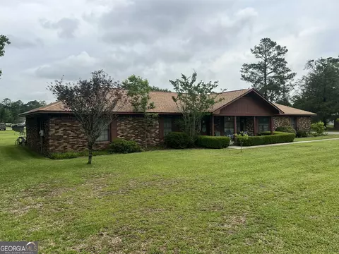 224 Bacon St, Jesup, GA 31545
