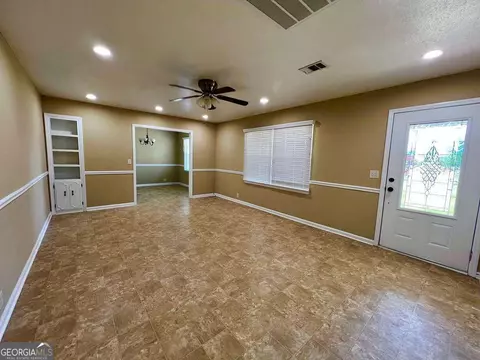 Living - 55 Third Ave, Hazlehurst, GA 31539 photo 1 of 2