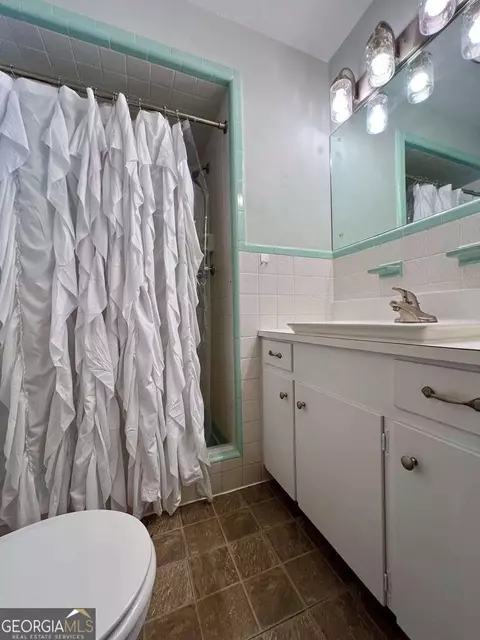 Bath - 55 Third Ave, Hazlehurst, GA 31539 photo 1 of 2