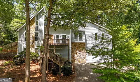 569 Farmbrook Trl NE, Kennesaw, GA 30144 photo 2