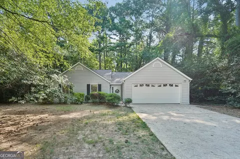 1090 Creekwood Cv, Lawrenceville, GA 30046