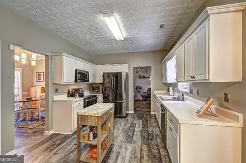 Kitchen - 557 Togwatee Pass, Hampton, GA 30228 photo 1 of 1