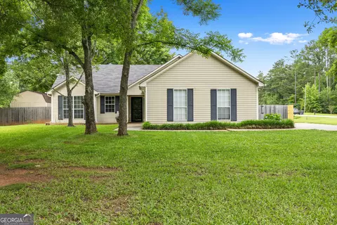 615 Coan Dr, Locust Grove, GA 30248
