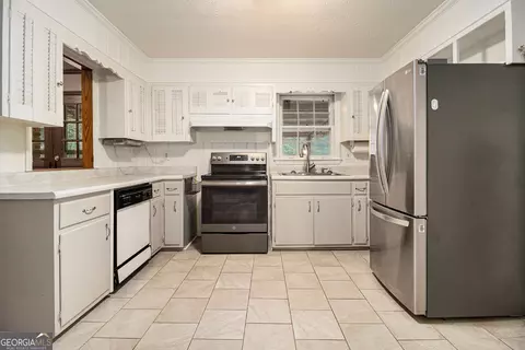 Kitchen - 9 Ridge Dr, Hampton, GA 30228 photo 1 of 2