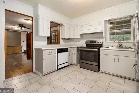 Kitchen - 9 Ridge Dr, Hampton, GA 30228 photo 2 of 2