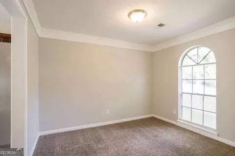 Living - 5404 Biffle Downs Rd, Stone Mountain, GA 30088 photo 5 of 8
