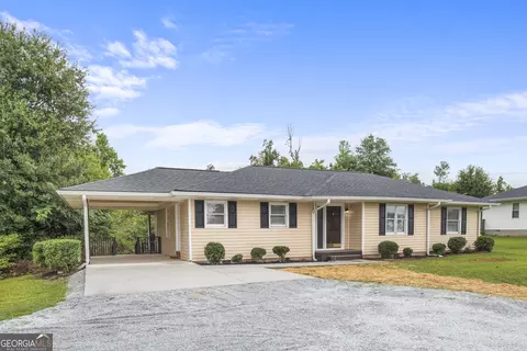 713 Smokey Rd, Newnan, GA 30263