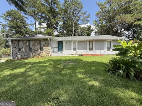 907 Strawberry Ct, Ellenwood, GA 30294
