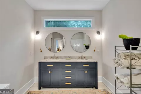 Bath - 902 Washington St, Perry, GA 31069 photo 4 of 6