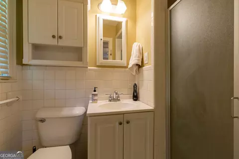 Bath - 421 Mcdaniel St, Monroe, GA 30655 photo 3 of 3
