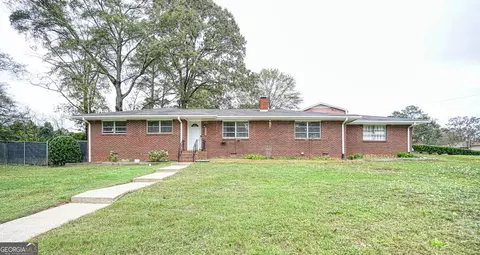 680 Sherwood Dr, Jonesboro, GA 30236