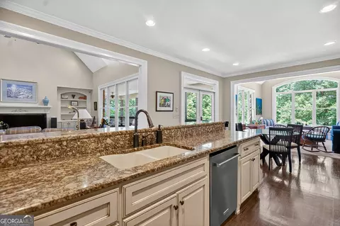 Kitchen - 100 Lakeshore Pointe Pointe, Lagrange, GA 30240 photo 5 of 5