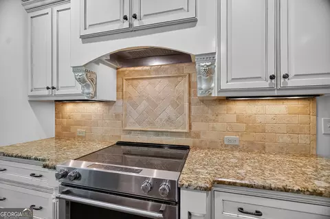 Kitchen - 100 Lakeshore Pointe Pointe, Lagrange, GA 30240 photo 3 of 5