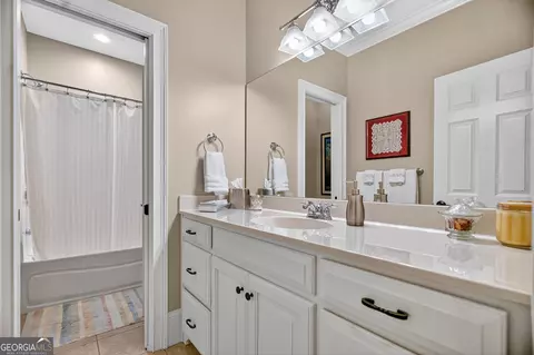 Bath - 100 Lakeshore Pointe Pointe, Lagrange, GA 30240 photo 7 of 9