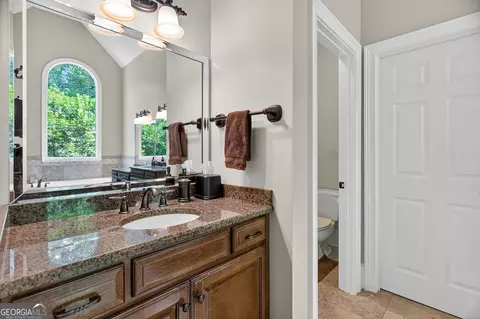 Bath - 100 Lakeshore Pointe Pointe, Lagrange, GA 30240 photo 6 of 9