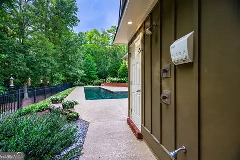 Exterior - 100 Lakeshore Pointe Pointe, Lagrange, GA 30240 photo 5 of 17
