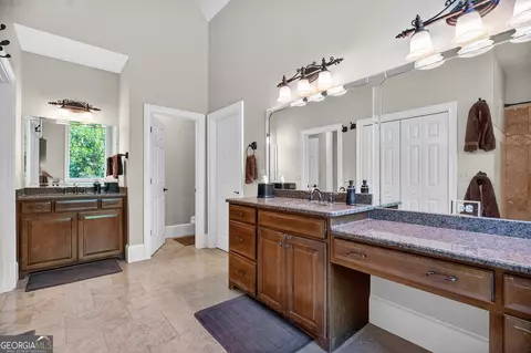 Bath - 100 Lakeshore Pointe Pointe, Lagrange, GA 30240 photo 5 of 9